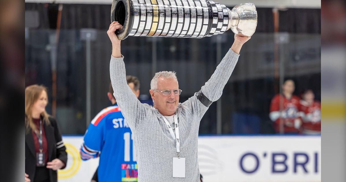 O jogador de hóquei canadense continua conquistando campeonatos em todo o mundo, décadas após deixar o lar