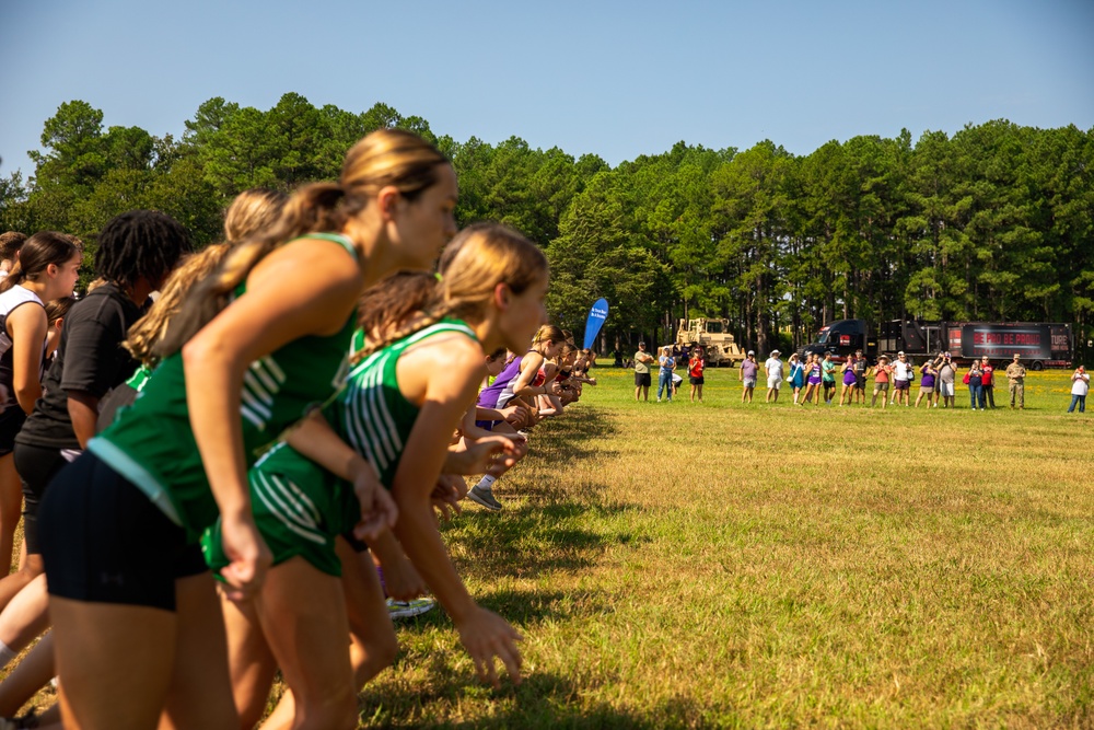 Imagem relacionada à notícia: Helicópteros, Colinas e Coração: A Guarda Arkansas hospeda o Minutário Completado Com Grit-Fillman Dia XC Race
