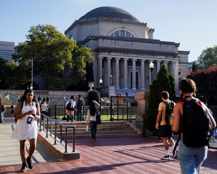 US judge postpones new visa rules for foreign students, journalists