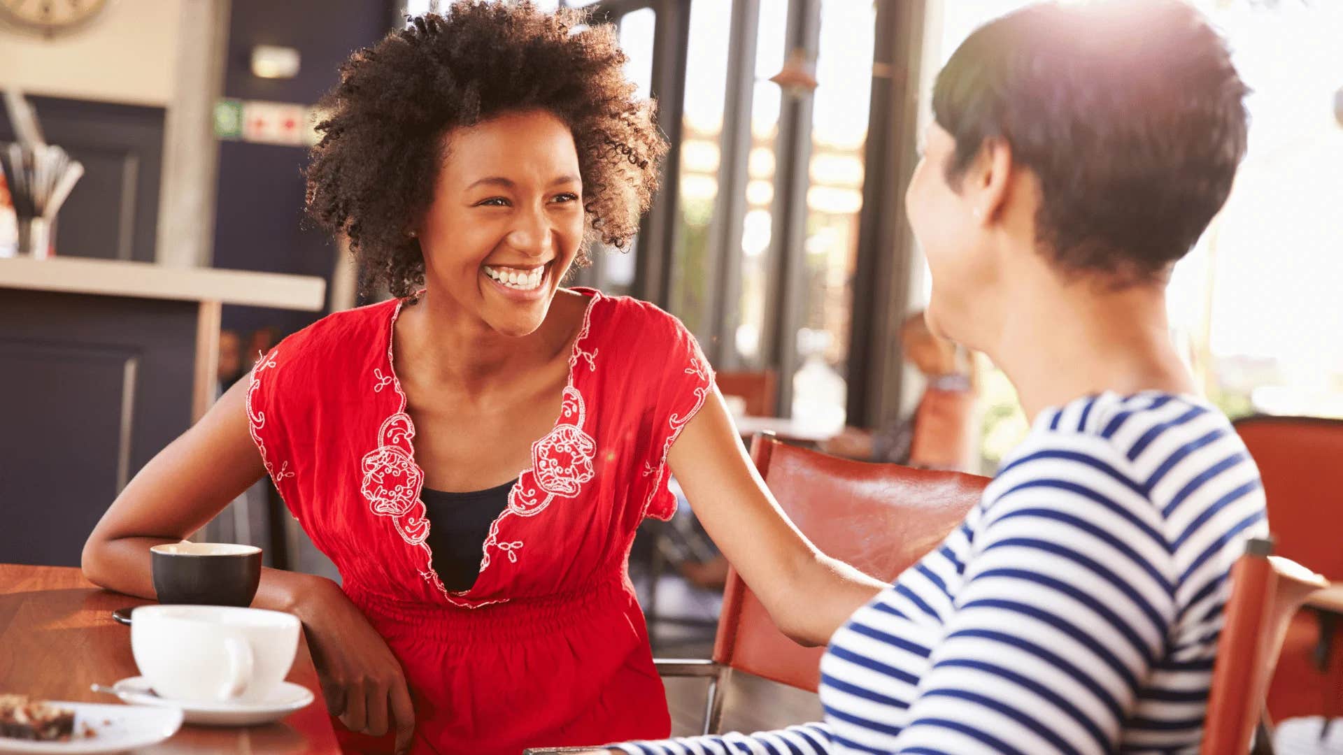 Pessoas criadas por pais extremamente elegantes geralmente dizem 11 frases em conversas casuais