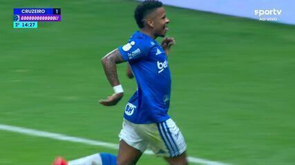 Arroyo marcou golaços contra Atlético e Flamengo