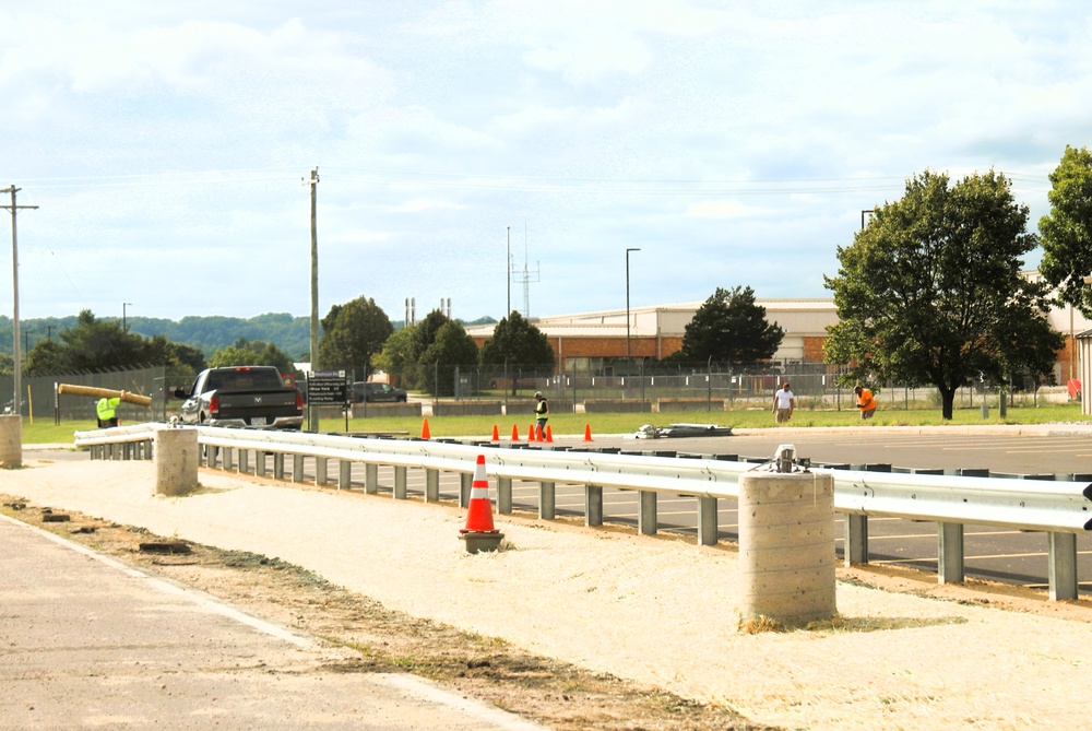 Imagem relacionada à notícia: Ensaio de fotos: Wisconsin MATES em Fort McCoy recebe atualizações de área de estacionamento