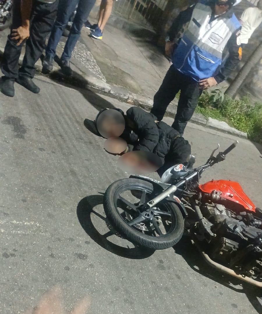 Motociclista é baleado na cabeça durante abordagem policial em Niterói (RJ); agente é preso
