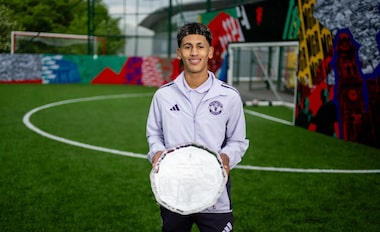 Joia de 15 anos que pediu para sair do United vira alvo de Real Madrid, Barcelona, PSG e Bayern