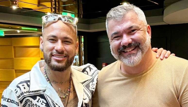 Craque no inglês, professor Leo Reis revela suas histórias com Neymar, Ronaldo Fenômeno, Pelé e outros famosos