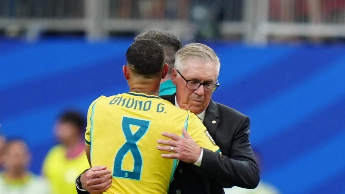 Ancelotti indica time com três meias e confirma mudanças para próximo jogo