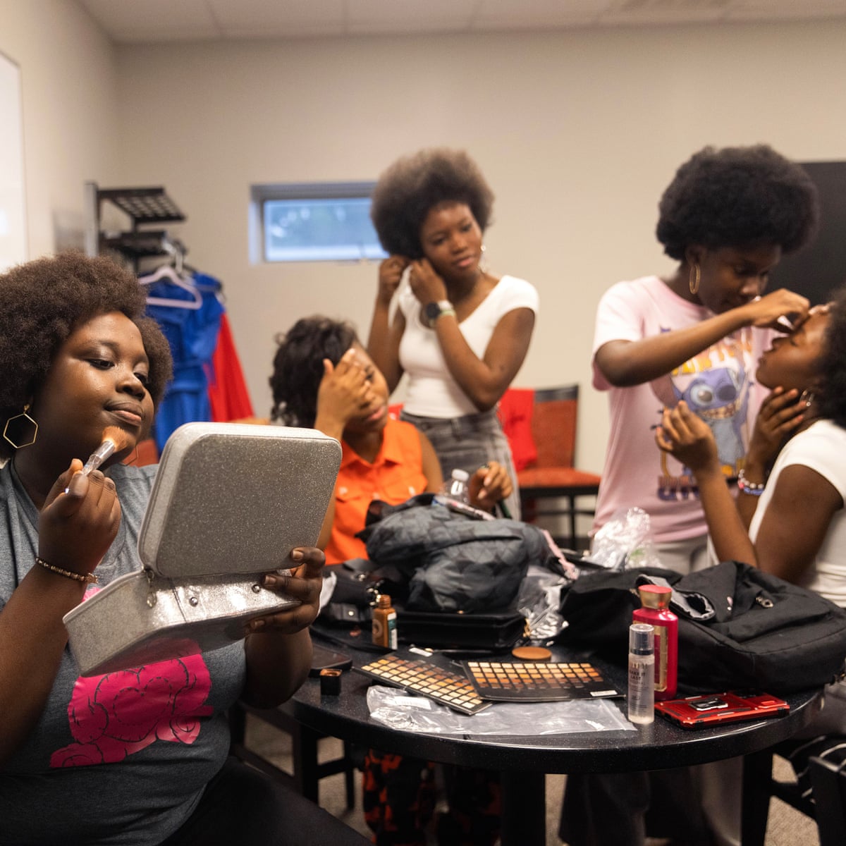 Jovens haitianos transformaram a vida em uma cidade do Ohio que envelhecia. Depois Trump os tornou alvos