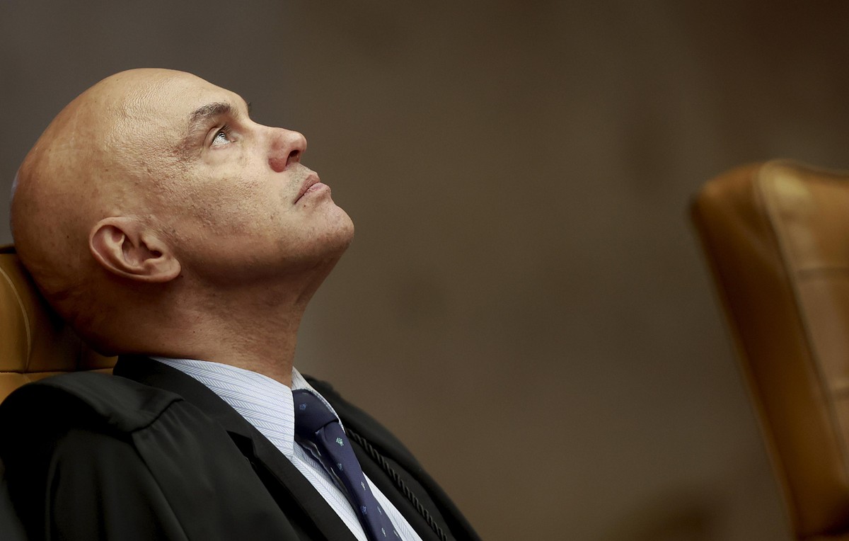 Moraes reclama de quebra de sigilo seletiva e pede que Fachin inclua Mendonça em julgamento de terça