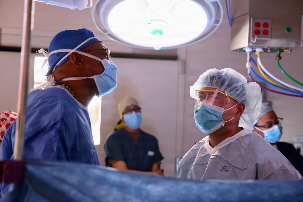 Imagem relacionada à notícia: Hospital Naval Vinte e nove Palms, O Hospital Comunitário do Exército de Ervas Lançar Programa Conjunto de Aumento Médico e Treinamento de Habilidades