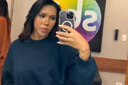 Carol Lekker cita medicamento após urinar ao vivo e pede desculpas