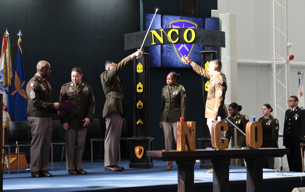 Imagem relacionada à notícia: 'Rito de passagem': AVCOE recebe NCOs no Fort Rucker