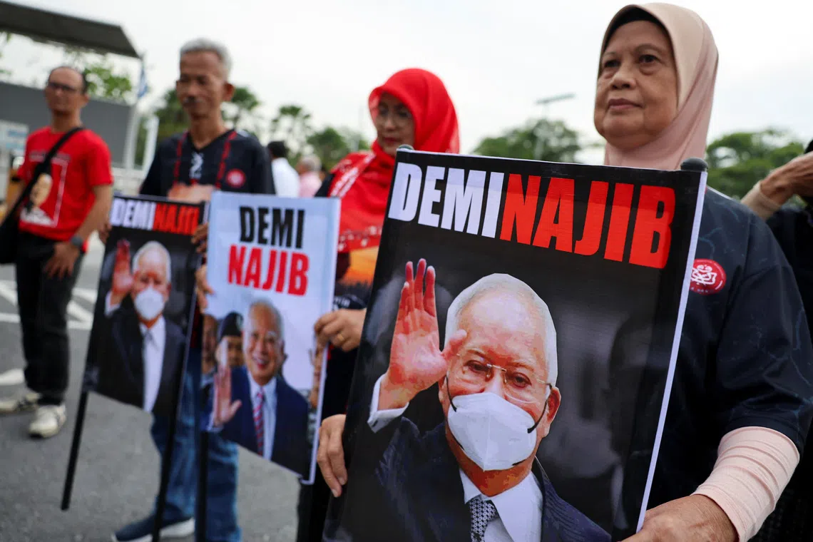 Ex-primeiro-ministro malásio Najib pede ao tribunal a suspensão de pena de prisão de 15 anos
