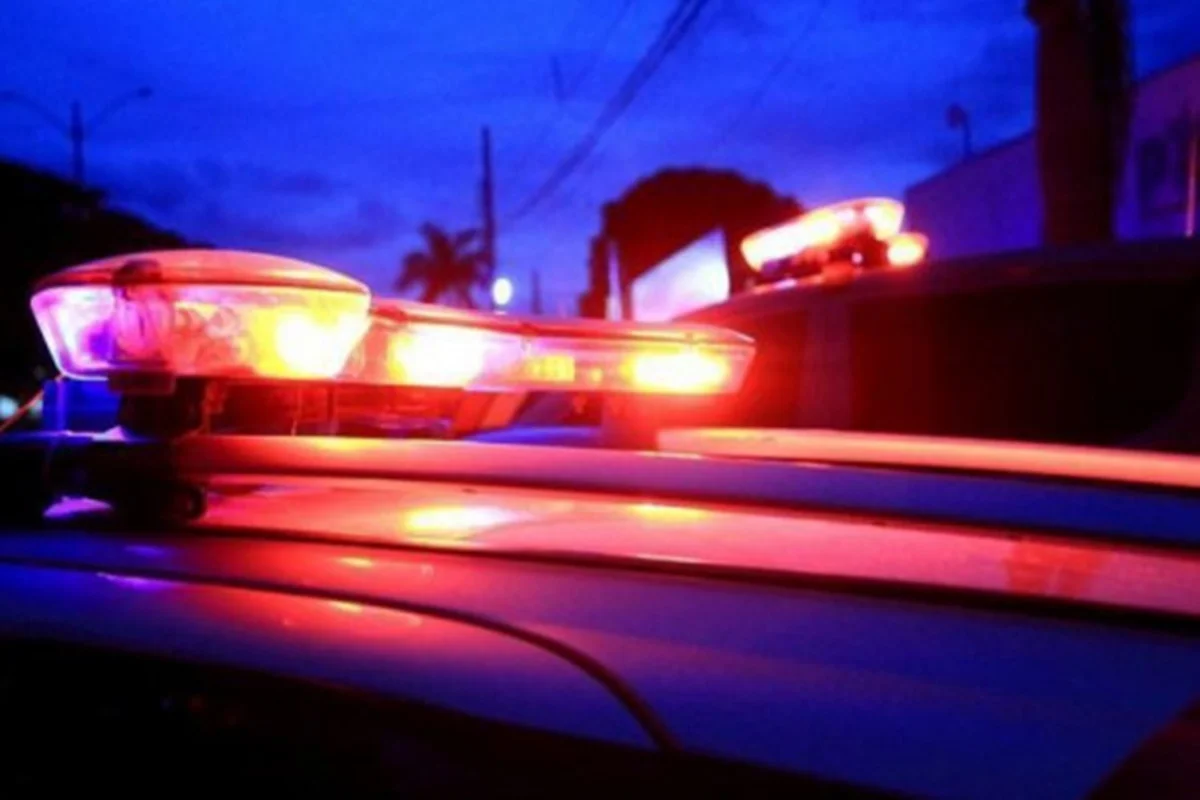 Homem mata esposa, enteada e cunhada a tiros e deixa duas crianças feridas