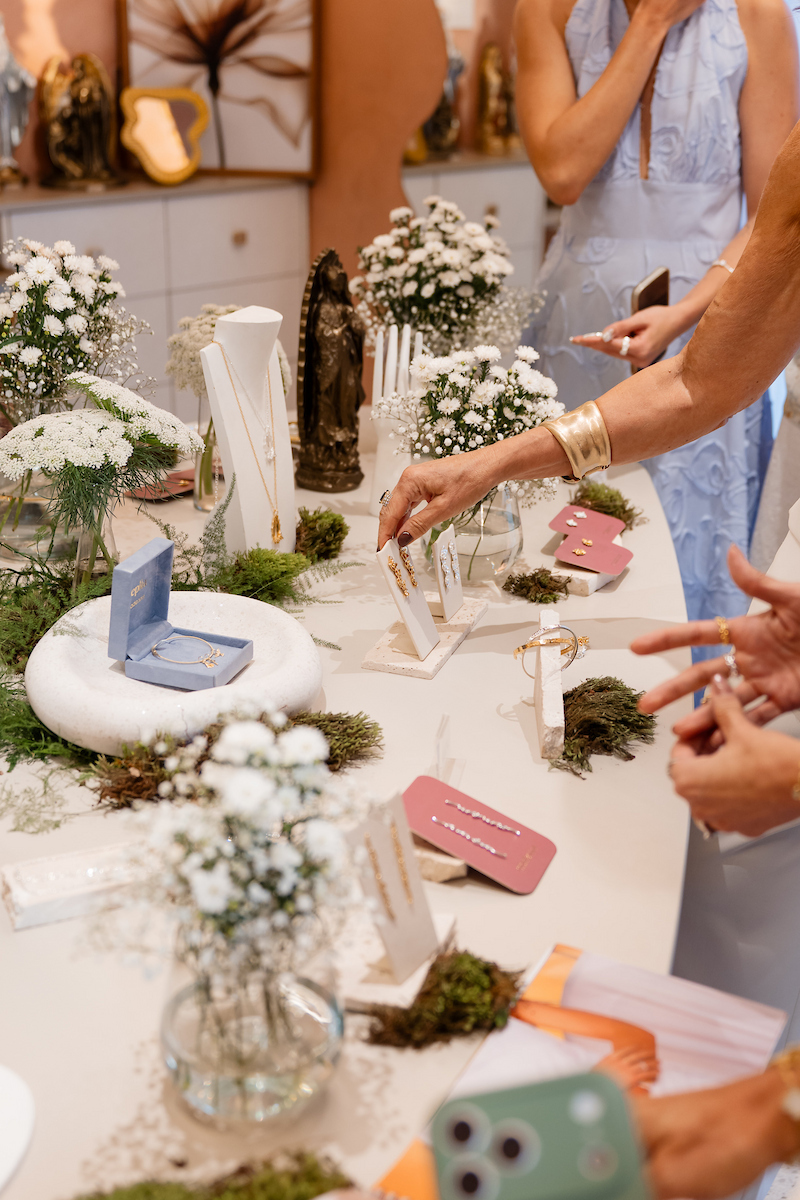 Madenna e Claudia Salomão recebem convidados no lançamento da coleção Graça