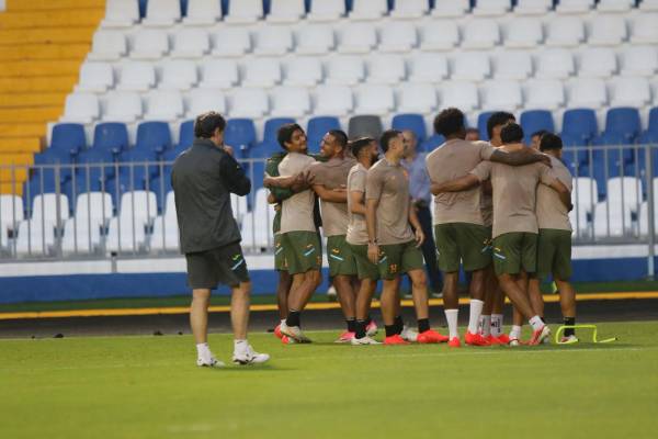 Honduras com visita especial e a triste foto de Edwin no último treino