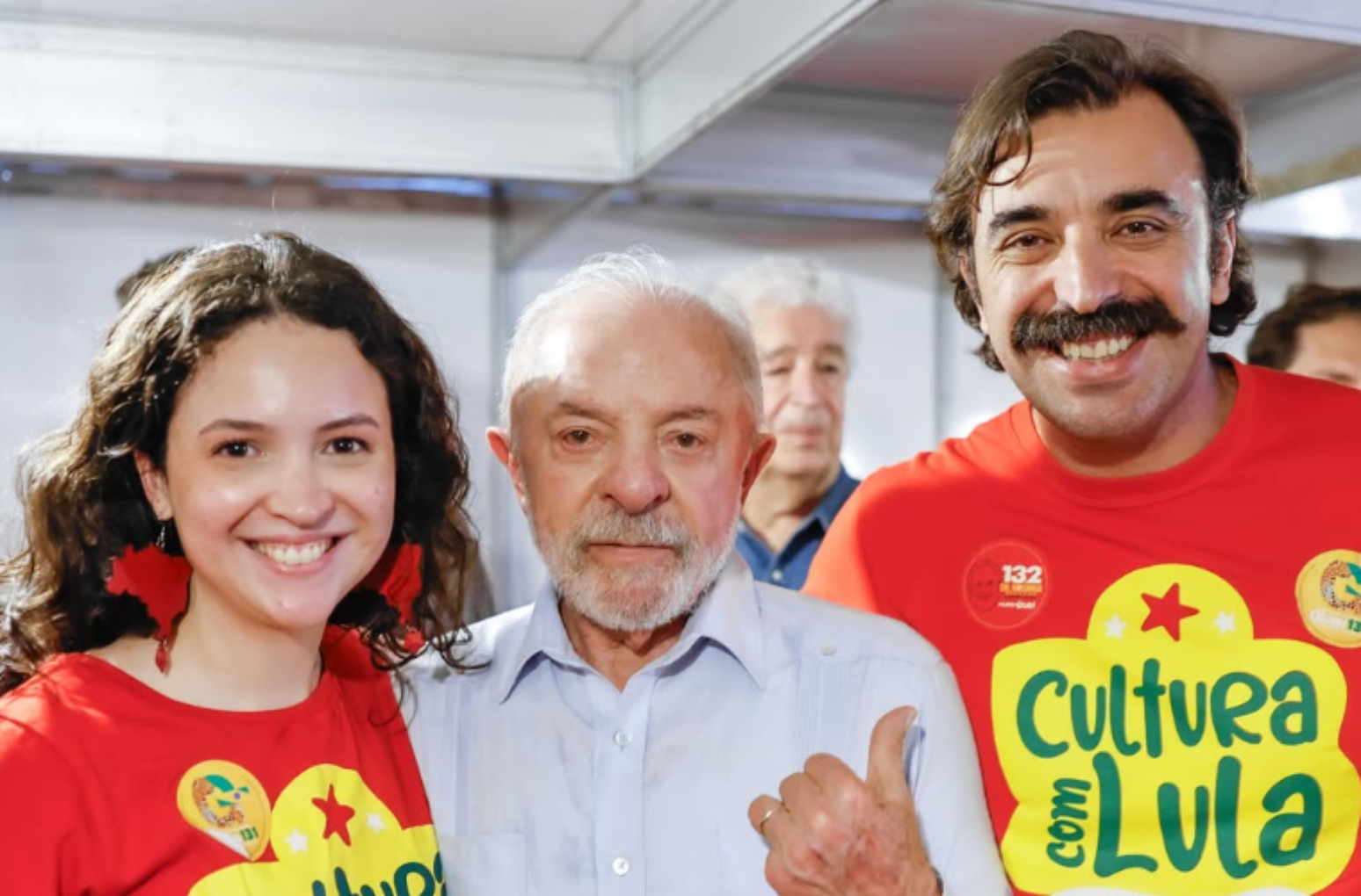 João Pedro Mehl (à direita) em evento de campanha de Lula em Curitiba