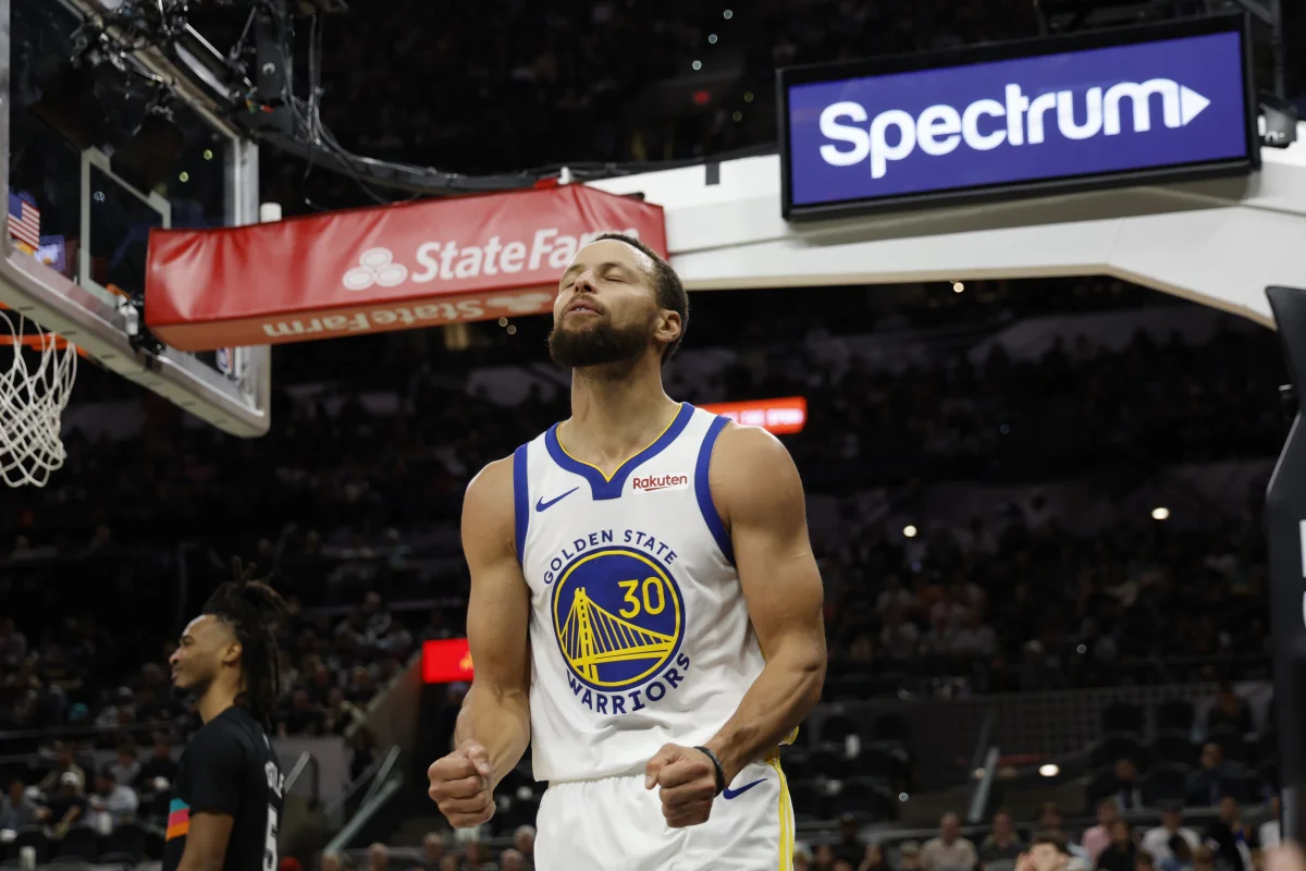 Foto colorida de Stephen Curry, do Golden State Warriors - Metrópoles