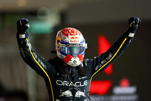 Verstappen conversou com Mercedes e McLaren antes de renovar com a Red Bull - destaque galeria