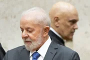 Flávio Bolsonaro diz que Lula "deve o seu mandato ao Alexandre de Moraes"