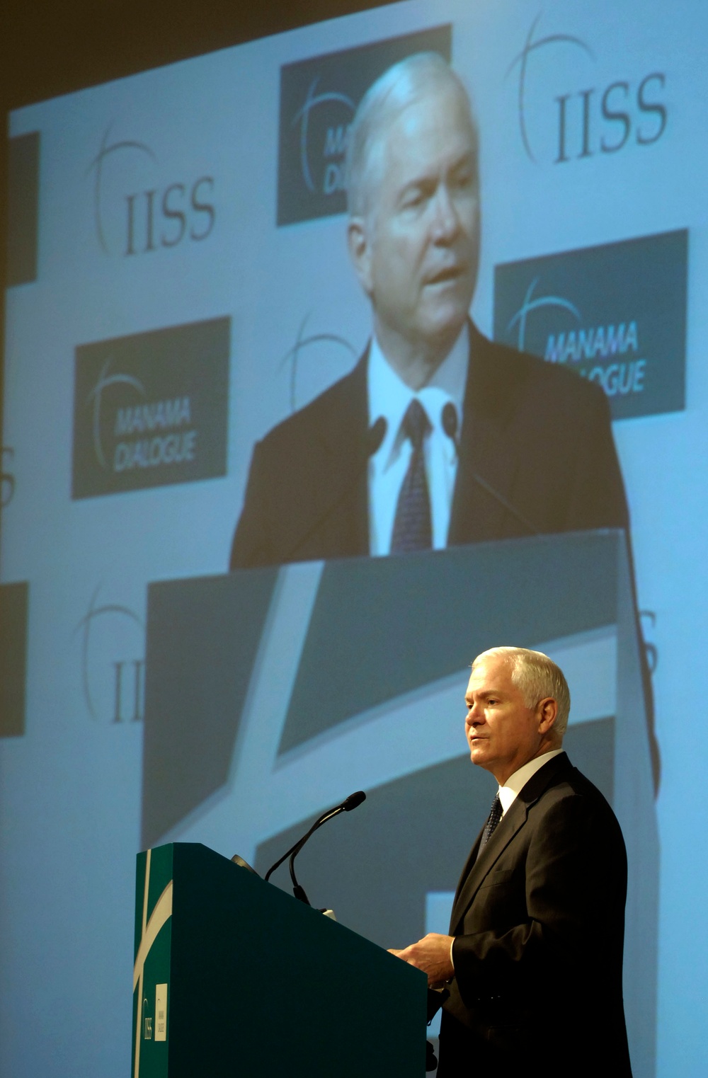 Imagem relacionada à notícia: Gates chama para a continuação da pressão internacional sobre o Irão