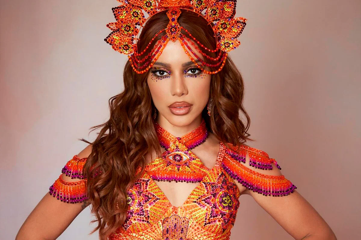 Anitta revela dificuldades com transição capilar: “Já pensei em desistir”