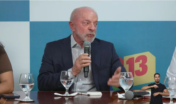 Aliados de Flávio miram Lula no TSE por live no Alvorada - destaque galeria