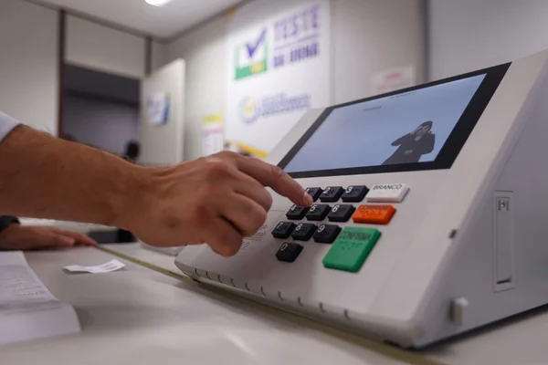 TSE barra a entrada de 14 observadores internacionais para as eleições