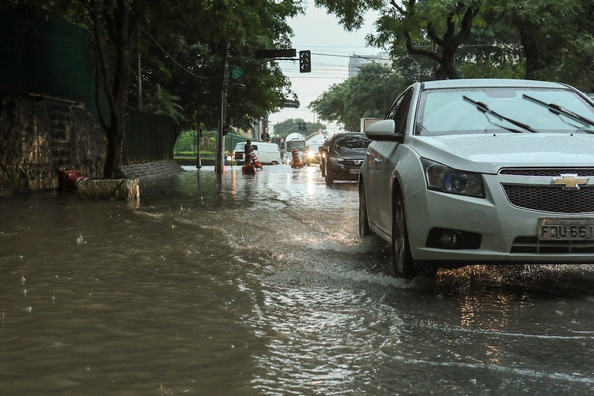 Veja quais erros evitar ao volante no setembro mais chuvoso em SP dos últimos 30 anos
