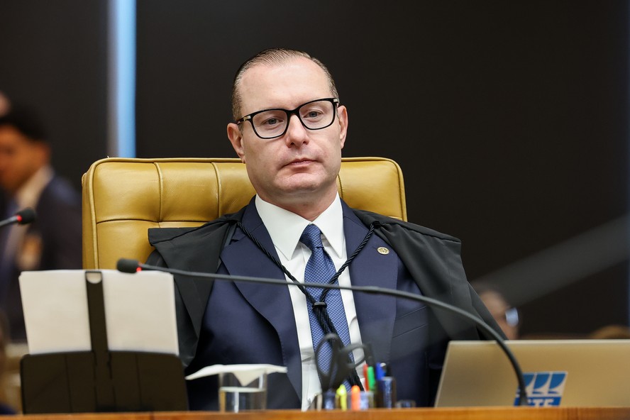Zanin contraria entendimento do STF ao manter CPI do Master engavetada