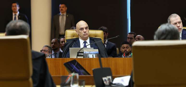 STF tem bate-bocas, placar dividido e pedido de vista de Dino em 1º julgamento sobre Moraes e Vorcaro
