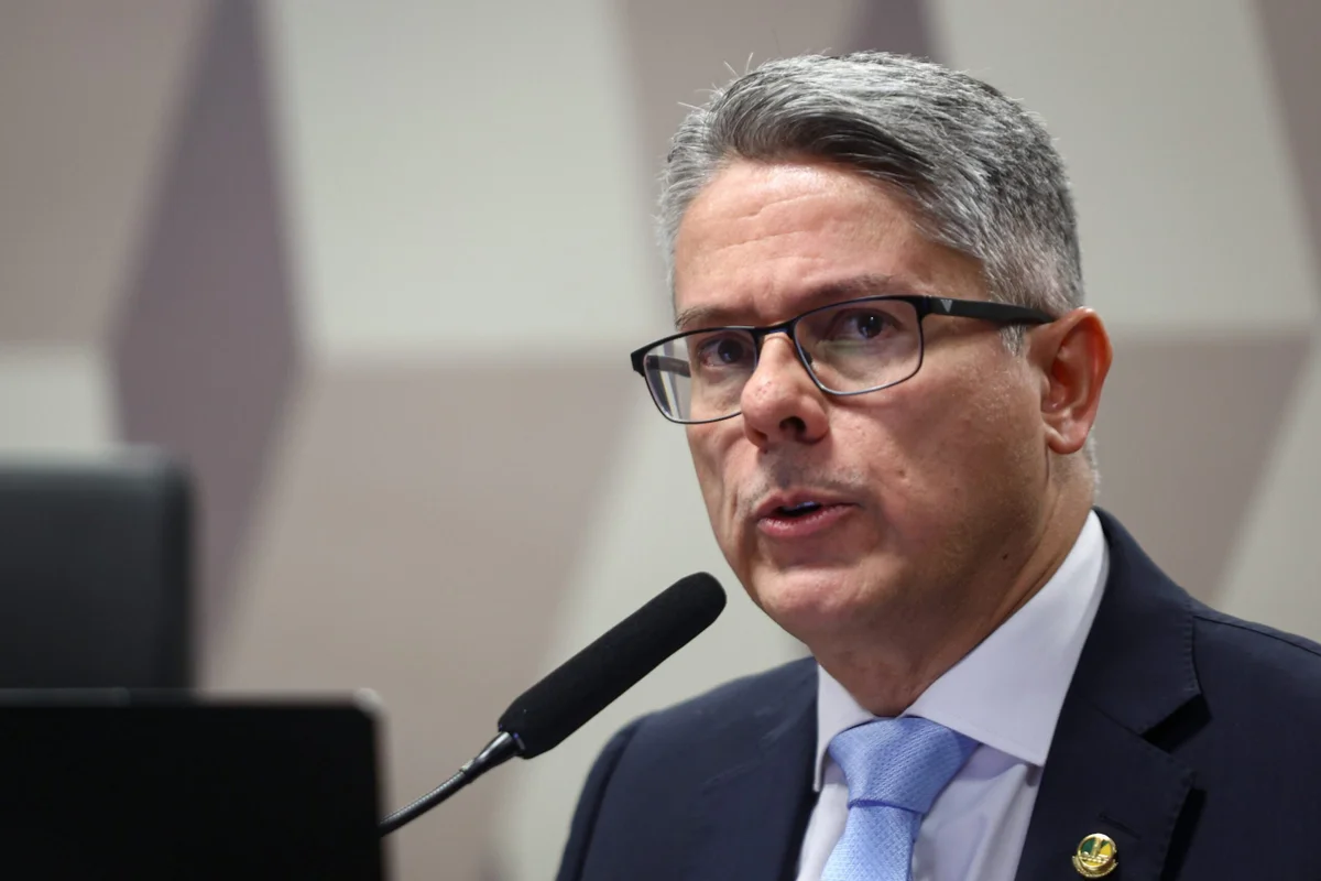 Alessandro Vieira vai ao STF para cobrar CPI contra Moraes e Toffoli