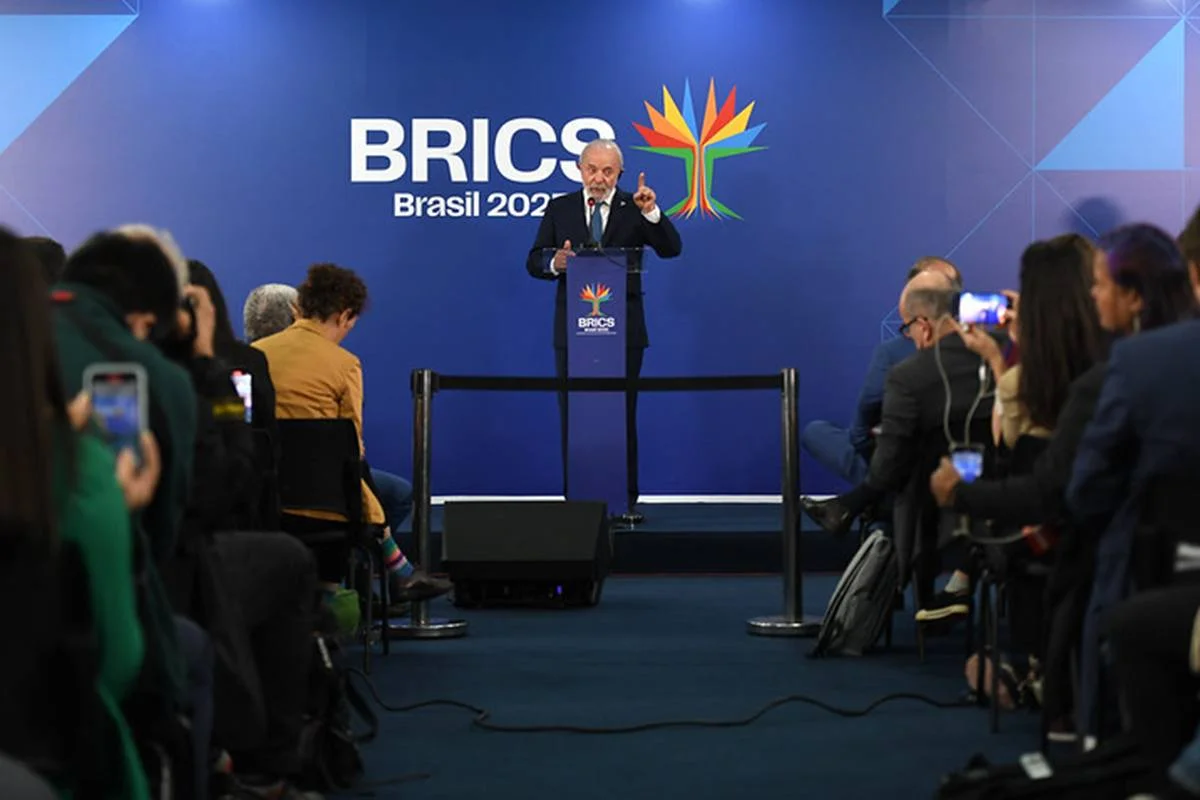 Foto colorida do O Presidente Luiz Inácio Lula da Silva, participa de entrevista coletiva, no encerramento a Cúpula de Líderes do BRICS no Museu de Arte Moderna (MAM), no Rio de Janeiro - Metrópoles