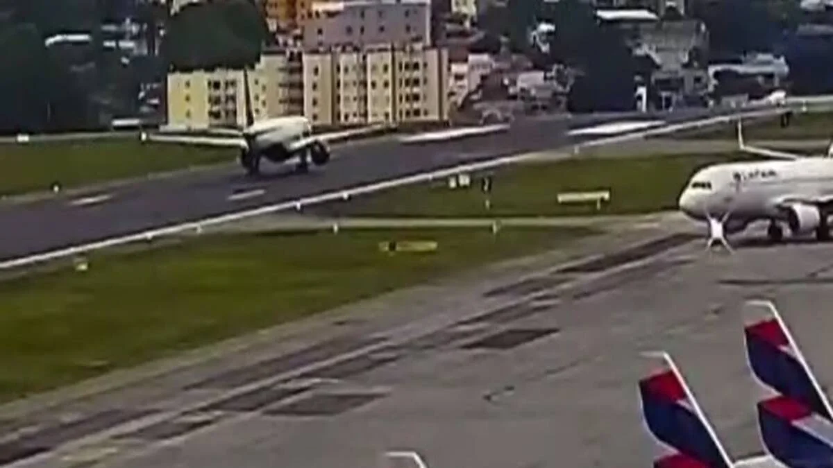 Aeroporto de Congonhas fecha parcialmente por causa de tempestade em SP