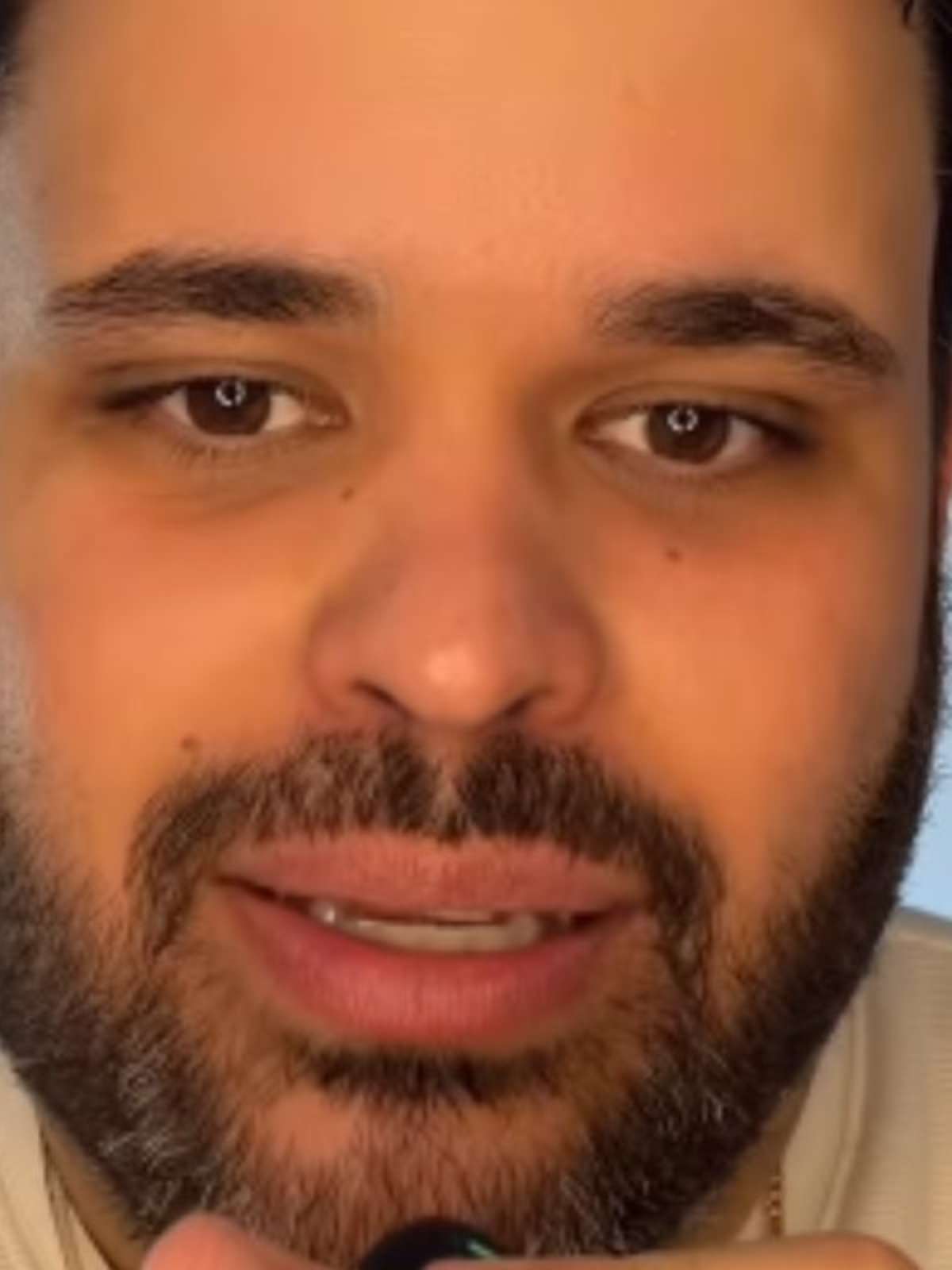 Ex-BBB Michel reage após ser alvo de chacota por trabalhar como motorista de app: 'Querem me diminuir'