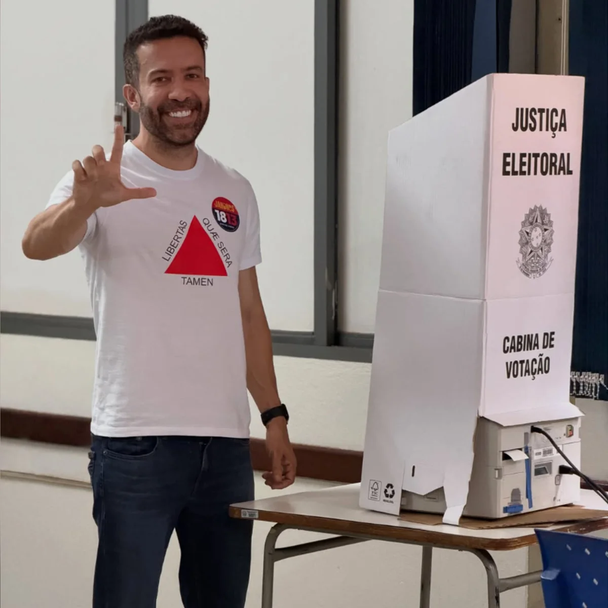 Janones celebra reeleição a deputado "sem campanha"