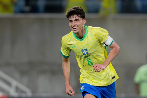 Jornal inglês coloca três brasileiros entre 60 promessas do futebol mundial - destaque galeria
