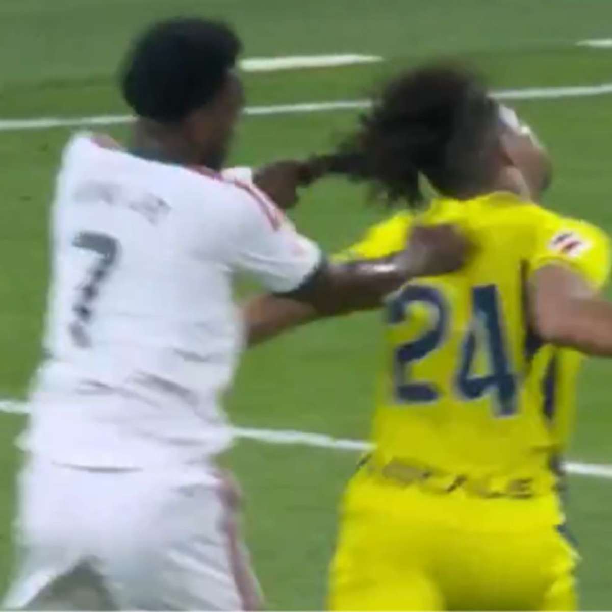 Ouça áudio de VAR que expulsou Vinícius Júnior após puxão de cabelo