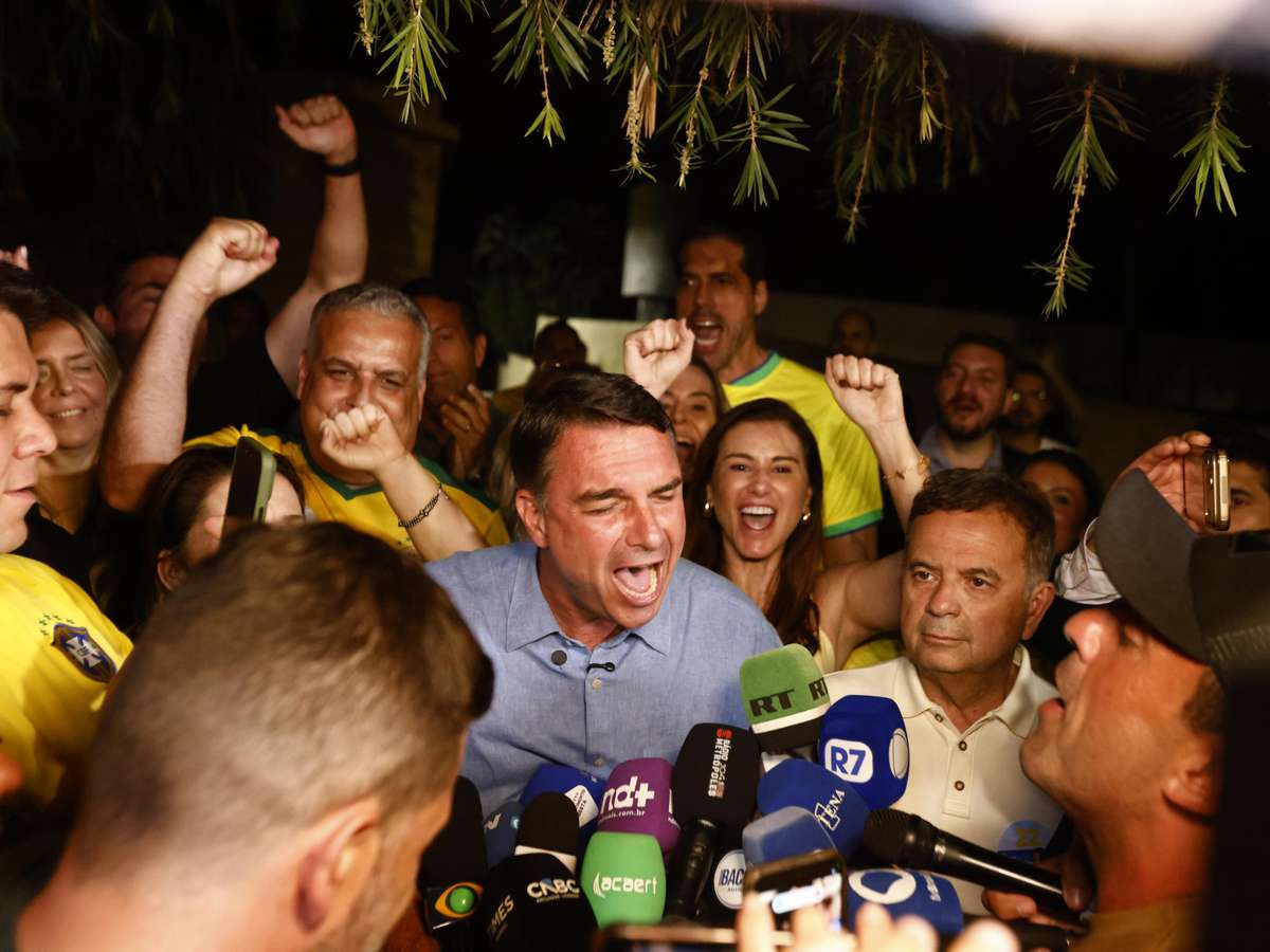 Manter eleitorado motivado e confronto direto com Lula: os desafios de Flávio Bolsonaro no 2º turno