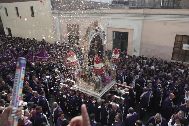 La primera salida de la santa imagen del Señor de los Milagros este 2026 se realizó el sábado 3 de octubre. Foto: Julio Reaño/@photo.gec