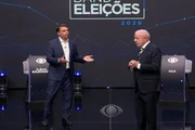 Campanhas de Lula e Flávio trocam acusações em meio a “desafio de sigilos”