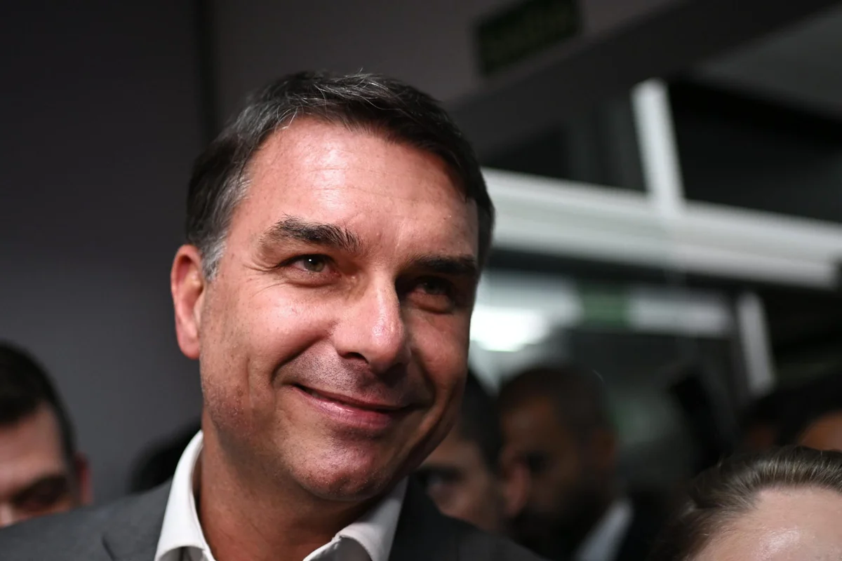 Flávio Bolsonaro mira estado nao visitado para ampliar votação no 2º turno