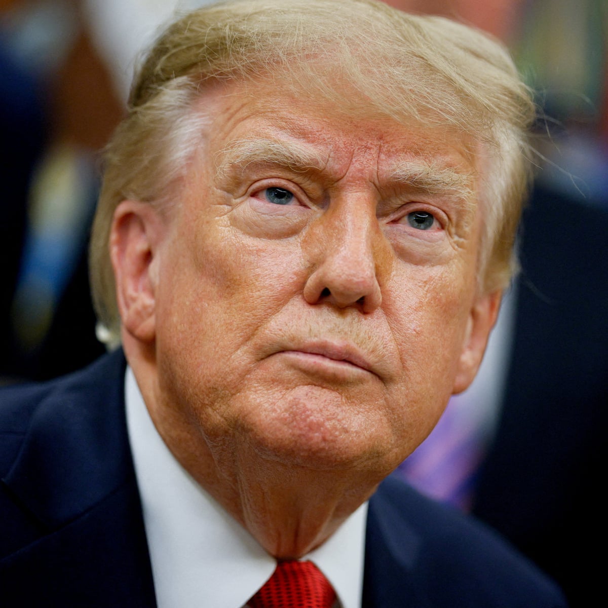 Trump se afasta de principais assessores que, segundo relatórios, aconselharam um governo pró-Rússia