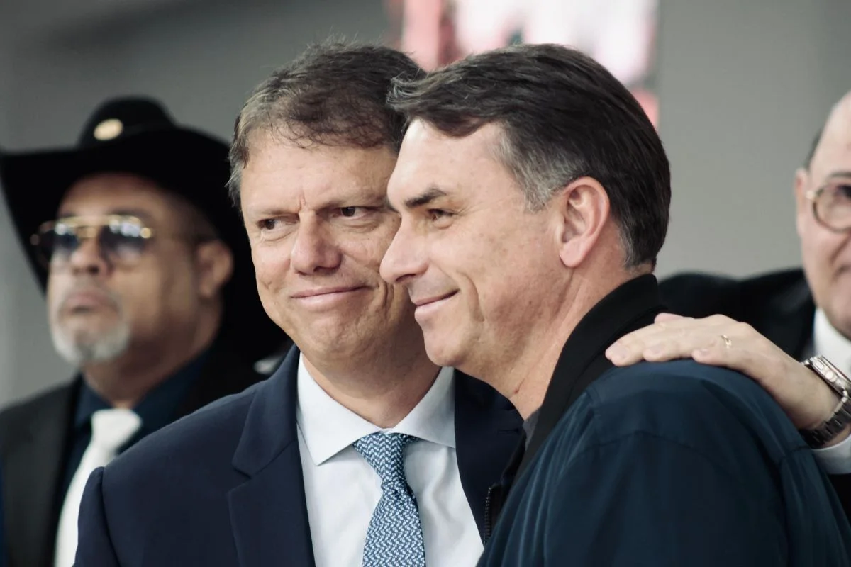 “Tenho certeza que a vitória está chegando”, diz Tarcísio sobre Flávio