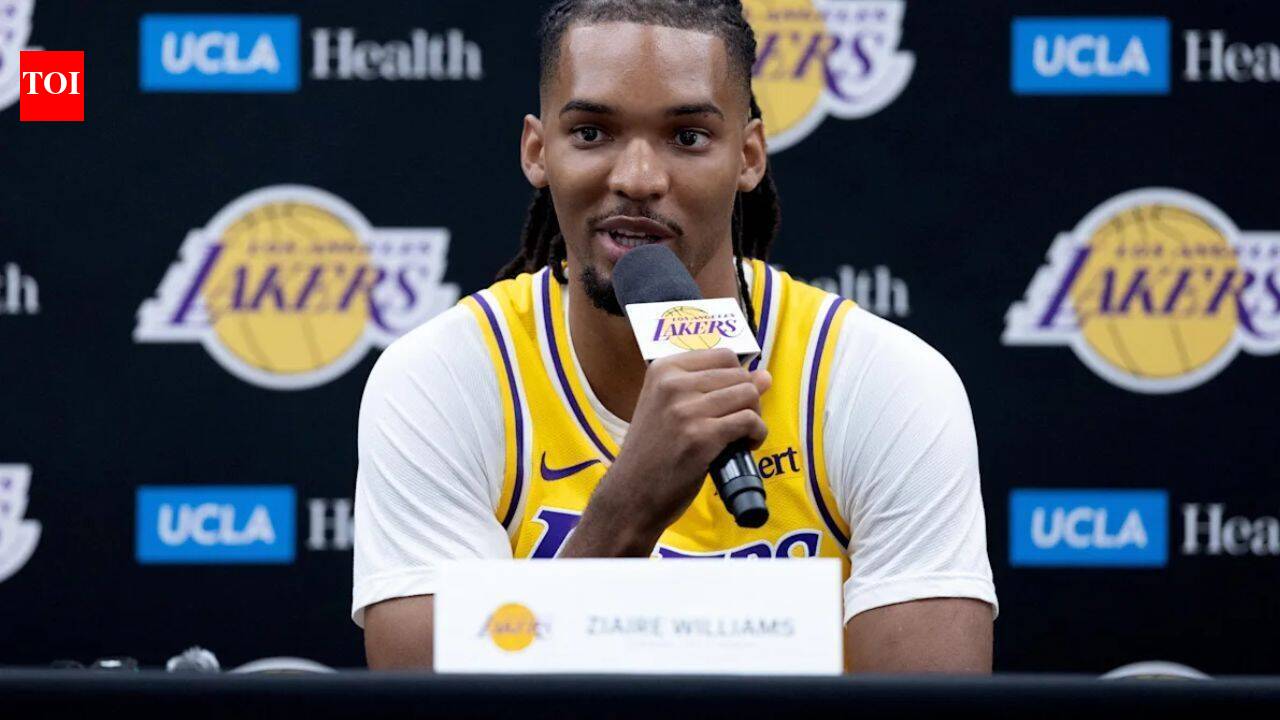 O companheiro de equipe de 6 pés e 9 polegadas de Luka Doncic, do Lakers, faz um movimento romântico com a namorada de longa data no show de Bruno Mars