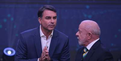 Lula e Flávio no primeiro debate do segundo turno das eleições, realizado pelo Grupo Bandeirantes. Foto: Werther Santana/Estadão / Estadão