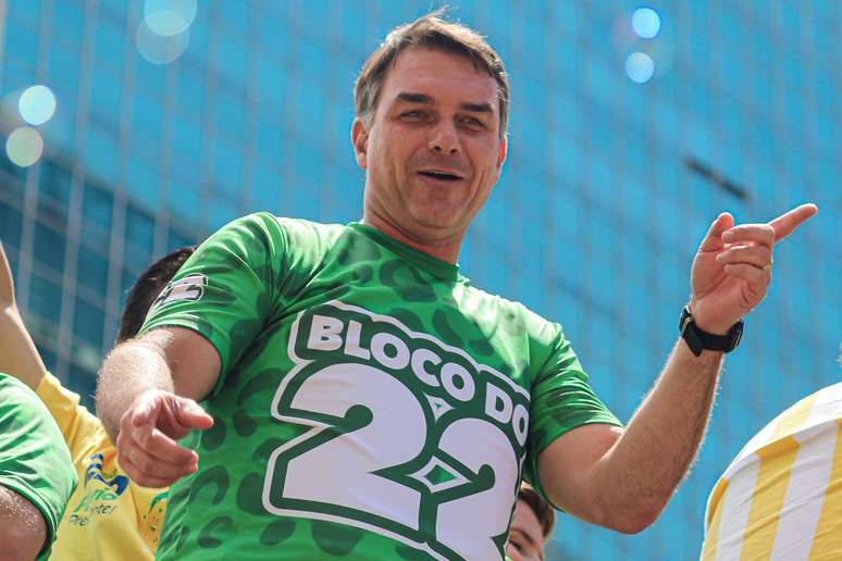 O que se sabe da relação de Flávio Bolsonaro e Willer Tomaz, e o que diz o candidato