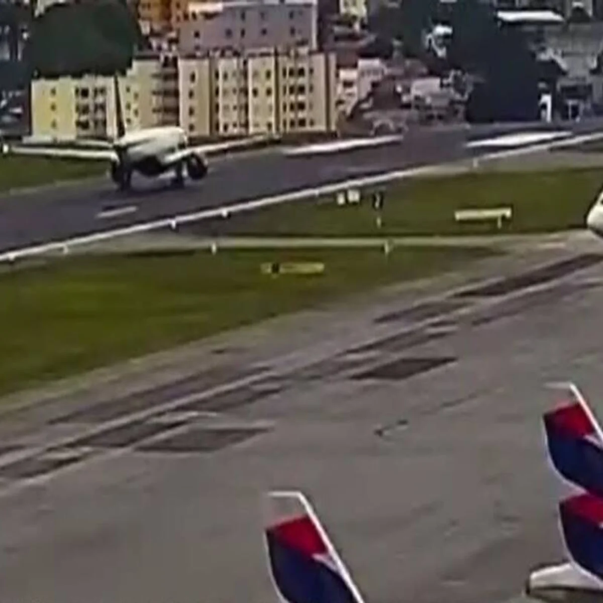 Aeroporto de Congonhas fecha parcialmente por causa de tempestade em SP