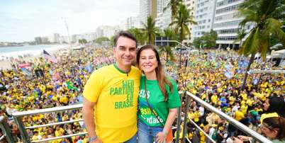 Flávio e Fernanda Bolsonaro estão casados desde 2010 Foto: Reprodução/Instagram