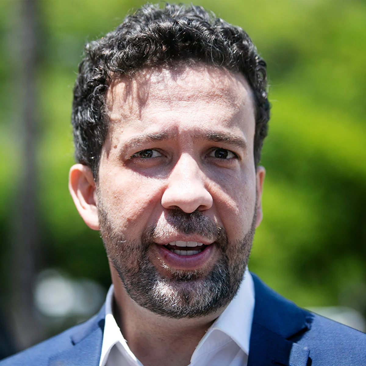 Janones diz que vai ter alta hospitalar às 13h13 desta terça (20/10)