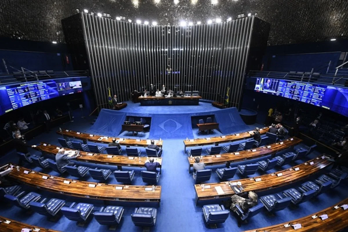 Senado defende sigilo de visitas de Vorcaro e Viviane Barci
